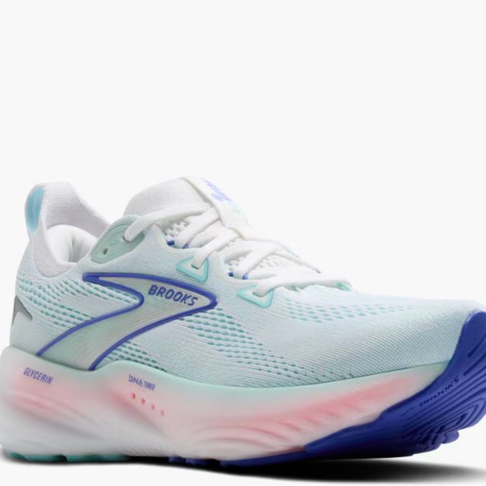 Brand new Brooks running sneakers